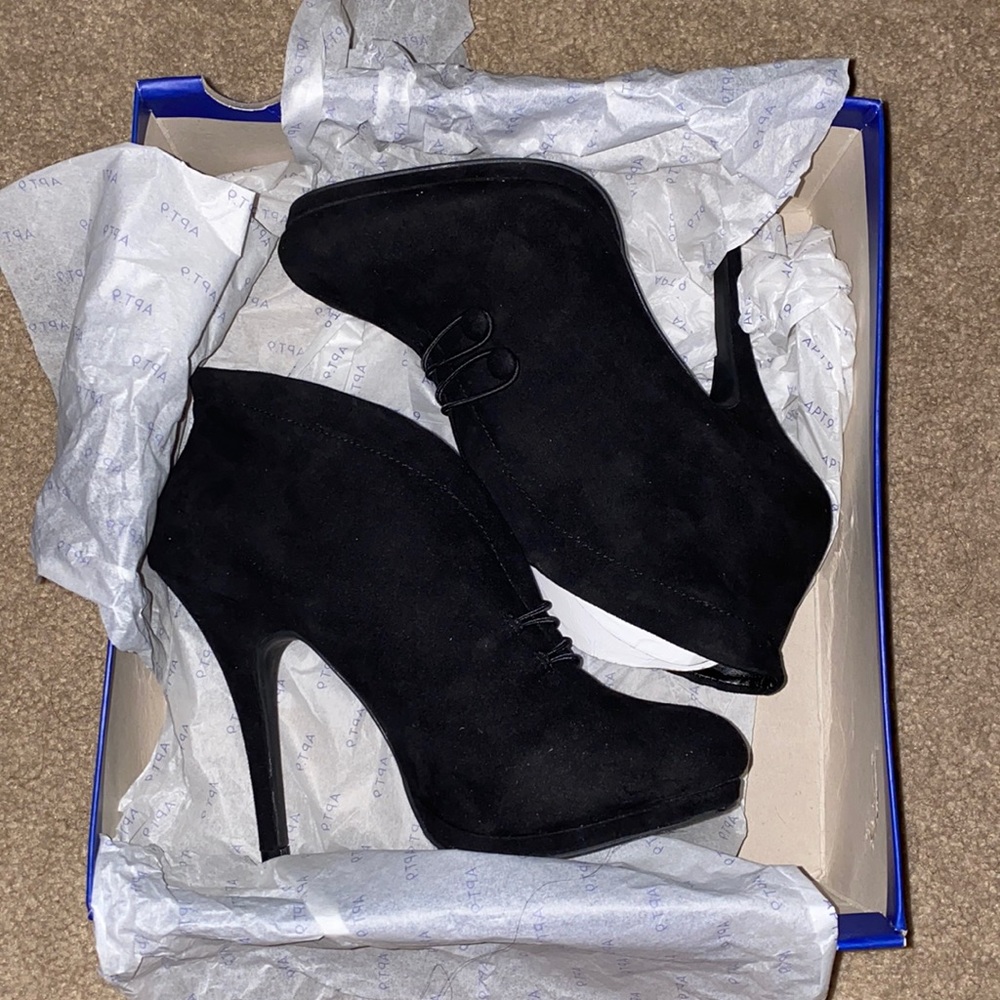 Women heeled boots